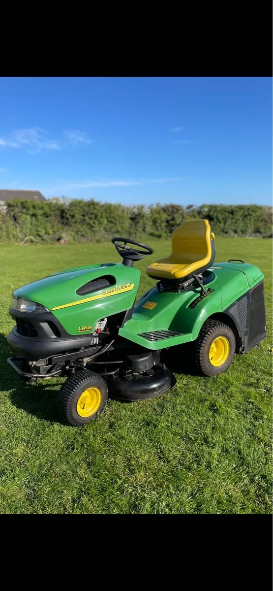John Deere Ride on Mower - Image 1