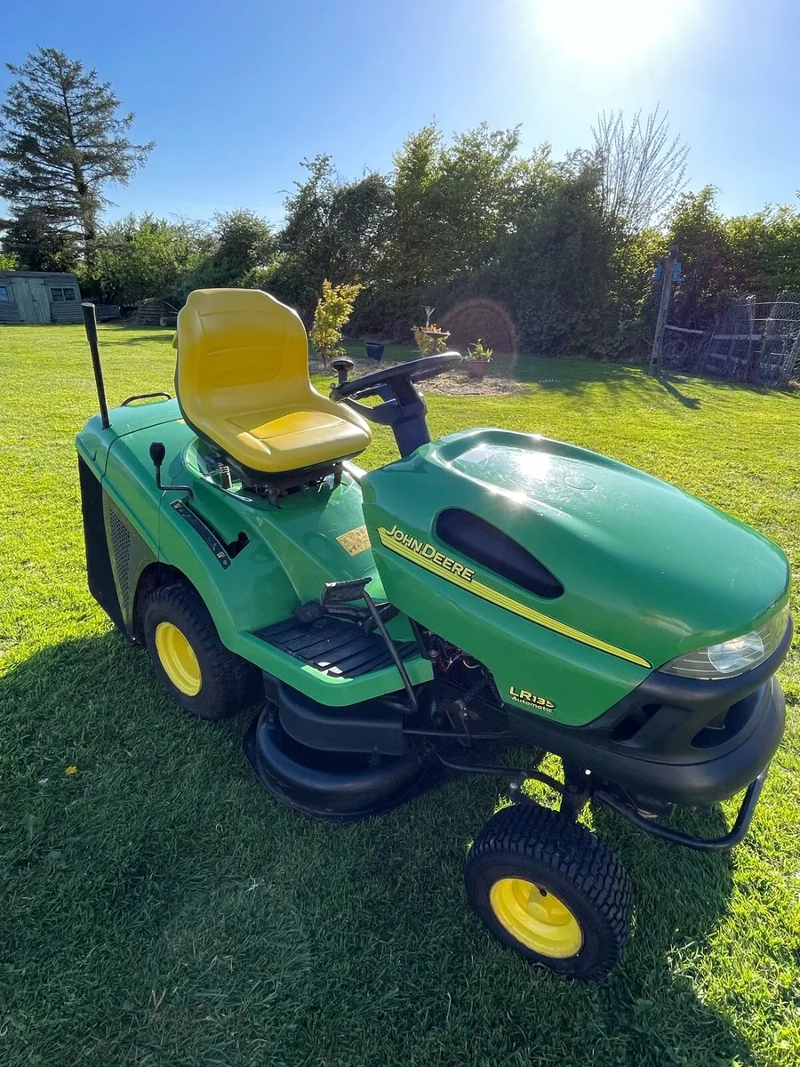 John Deere Ride on Mower - Image 3
