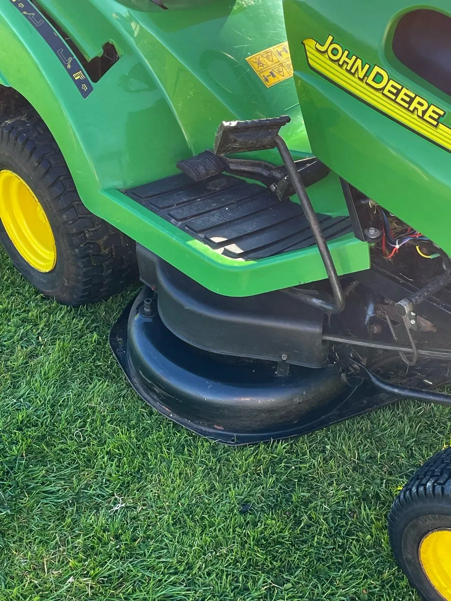 John Deere Ride on Mower - Image 4