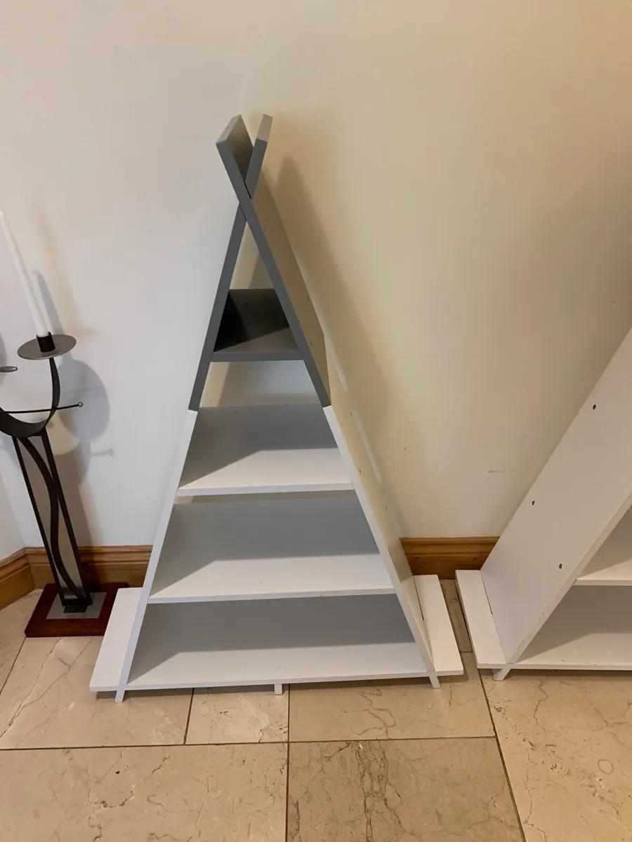 Teepee shelves - Image 1