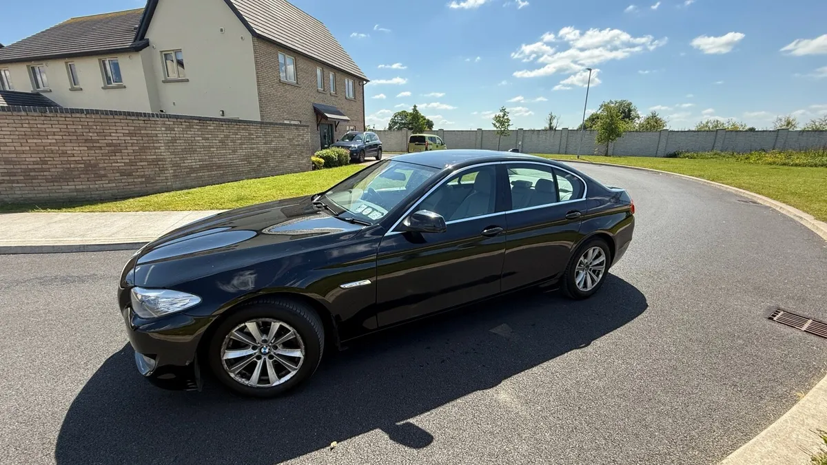 BMW 5-Series 2011 - Image 3