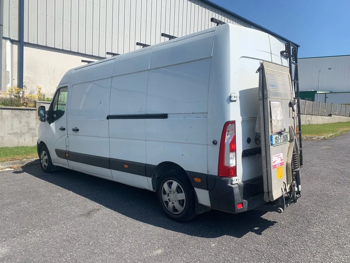 2015 Nissan NV400 - Image 1