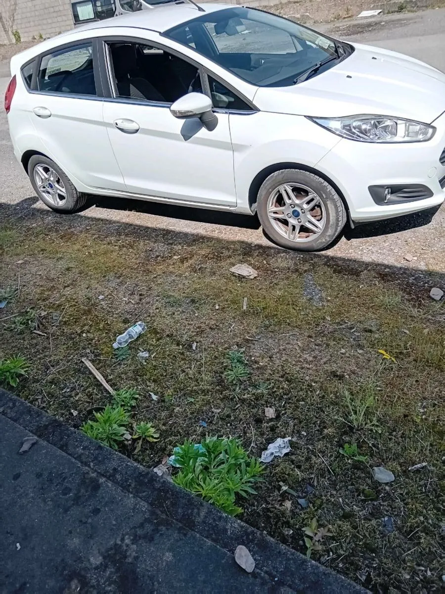 Ford Fiesta 2014 - Image 2