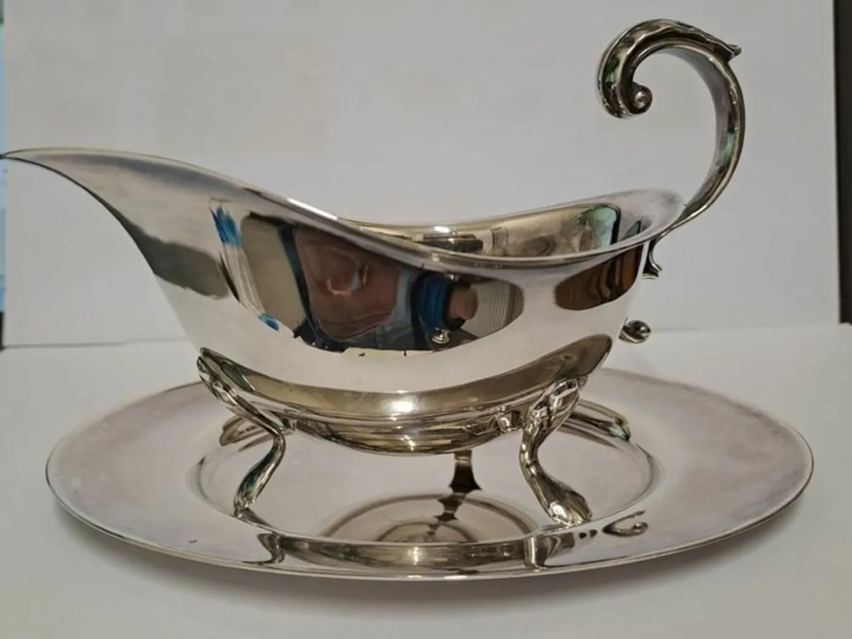 Vintage silver plated sauce boat - Image 1