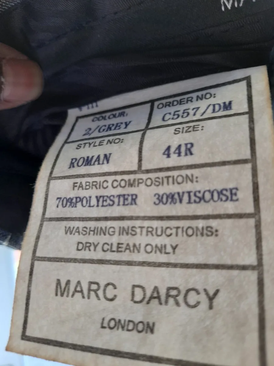 Luxury D'Arcy 3 Piece Suit for Men. Size 44R XL - Image 3