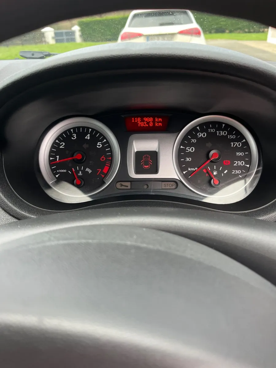 Renault Clio 2010 - Image 2