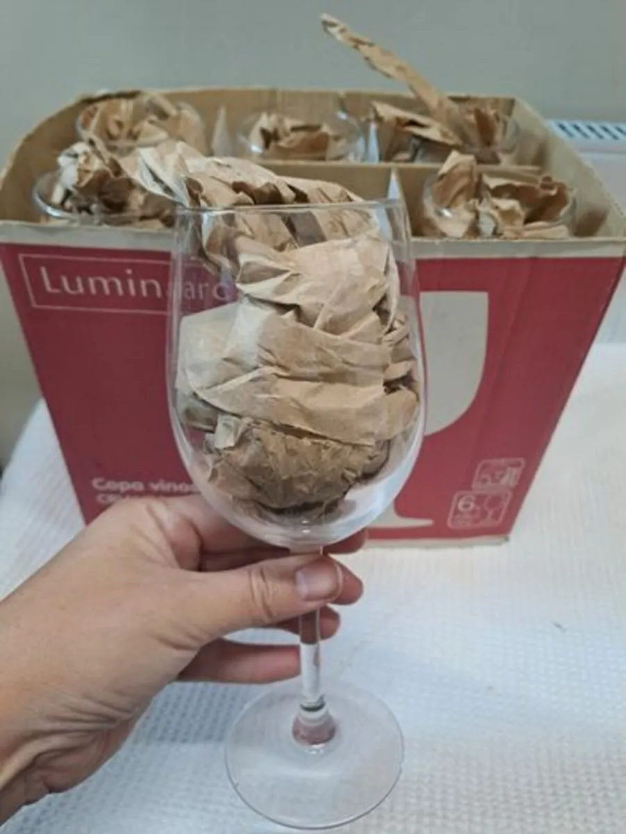 6 extra large Luminarc Wine glasses NEW - Image 1