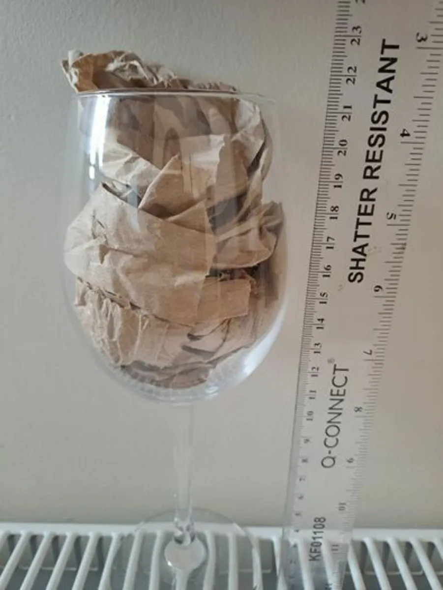 6 extra large Luminarc Wine glasses NEW - Image 3
