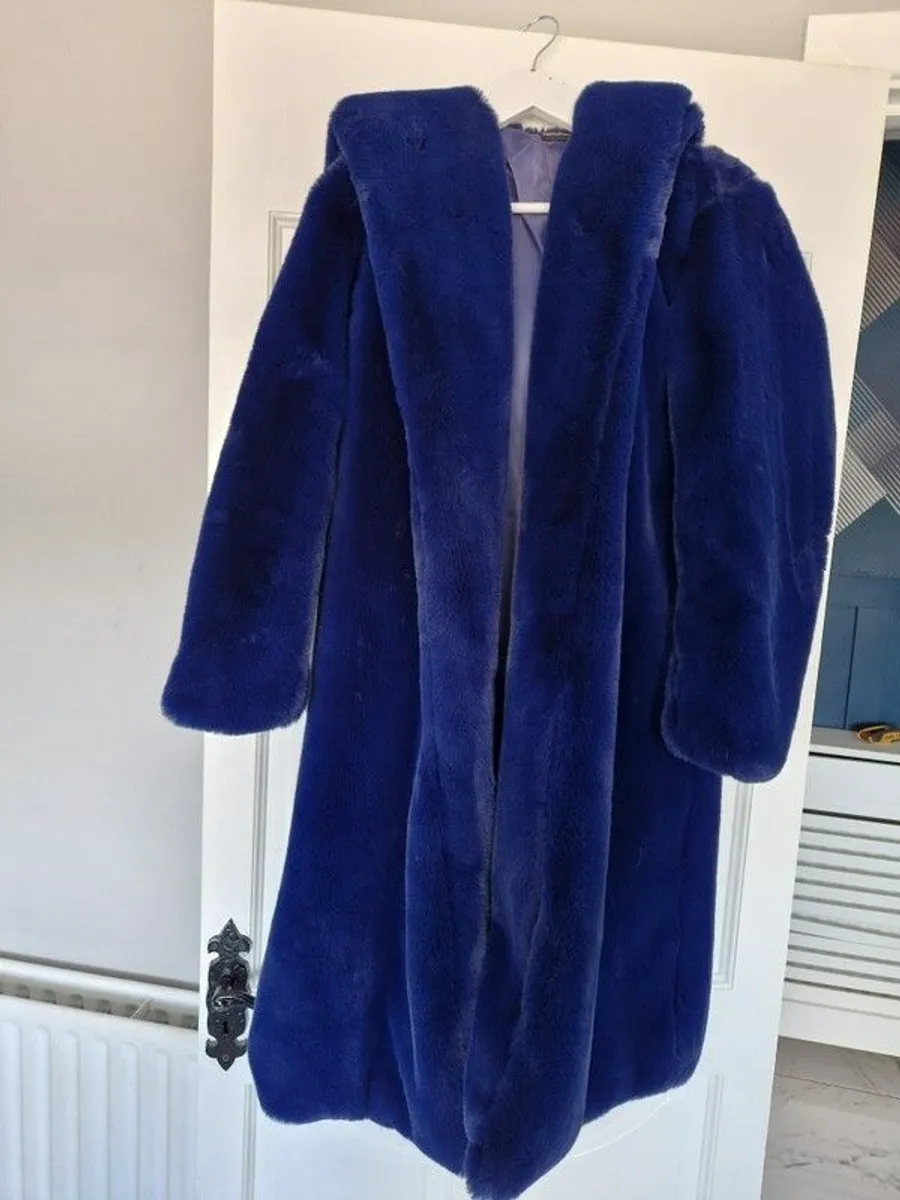 Faux fur Coat Pretty Little Thing UK8 - Image 1