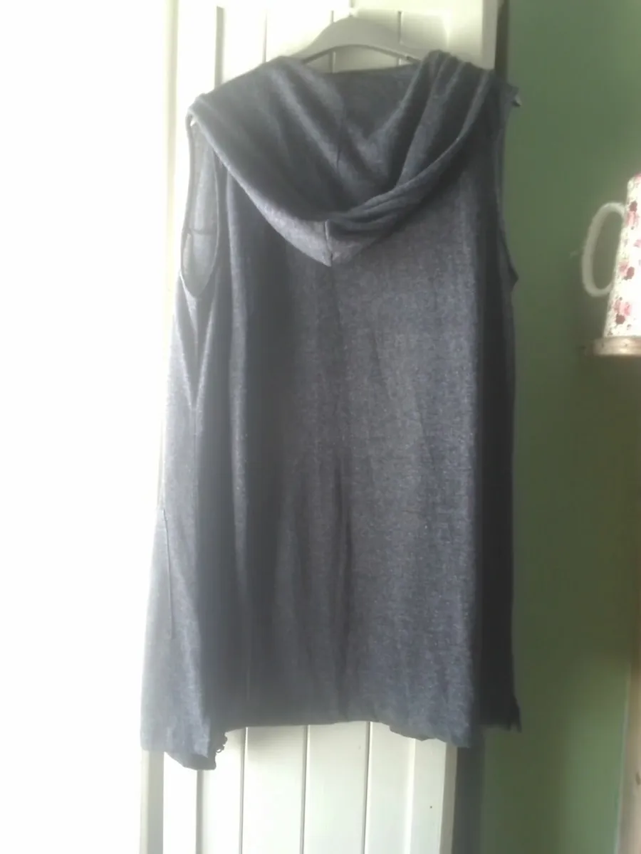 GREY MID LENGTH FINE KNIT HOODED CARDIGAN 14 -16 - Image 2