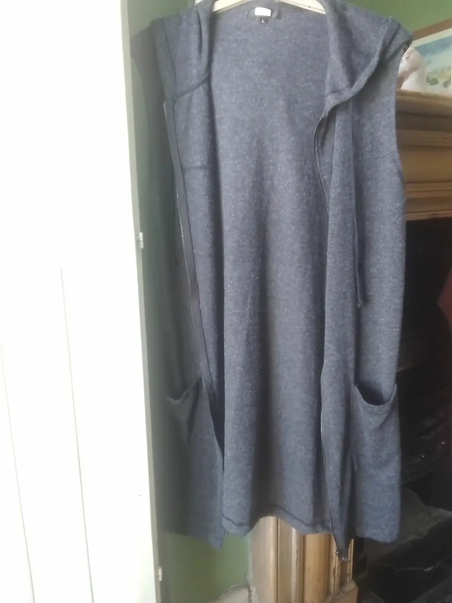 GREY MID LENGTH FINE KNIT HOODED CARDIGAN 14 -16 - Image 3