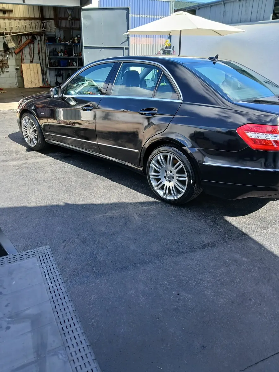 Mercedes-Benz E-Class 2010 - Image 1