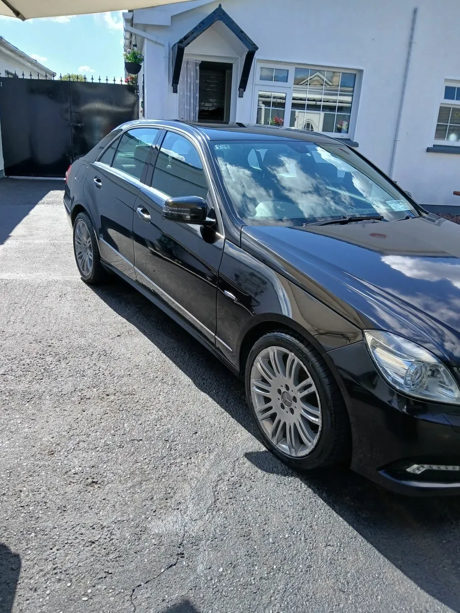 Mercedes-Benz E-Class 2010 - Image 2