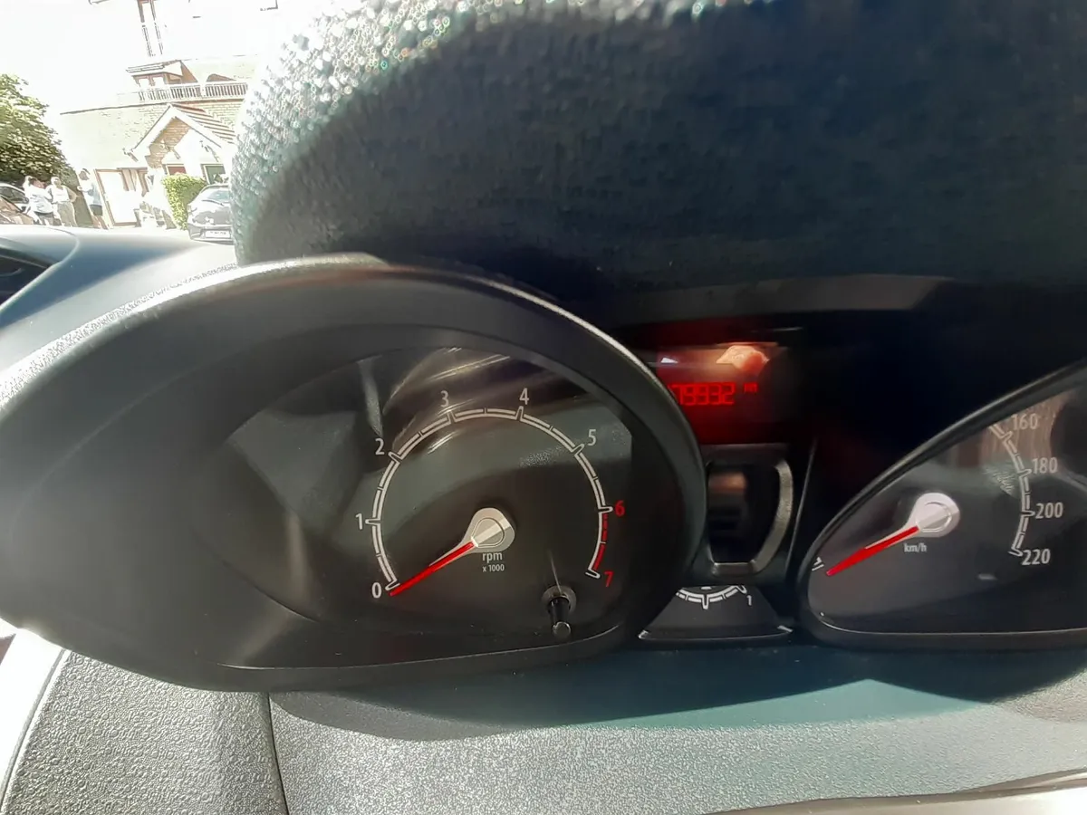 Ford Fiesta 2012 - Image 2
