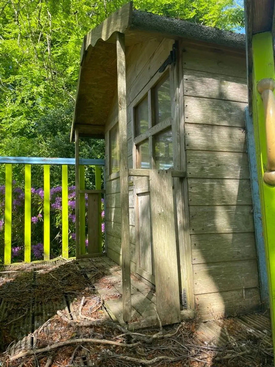 Garden swings Slides and tree house - Image 2