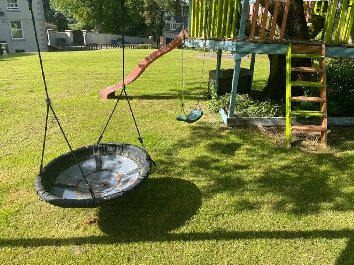 Garden swings Slides and tree house - Image 3