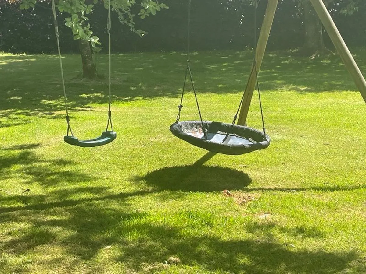 Garden swings Slides and tree house - Image 4