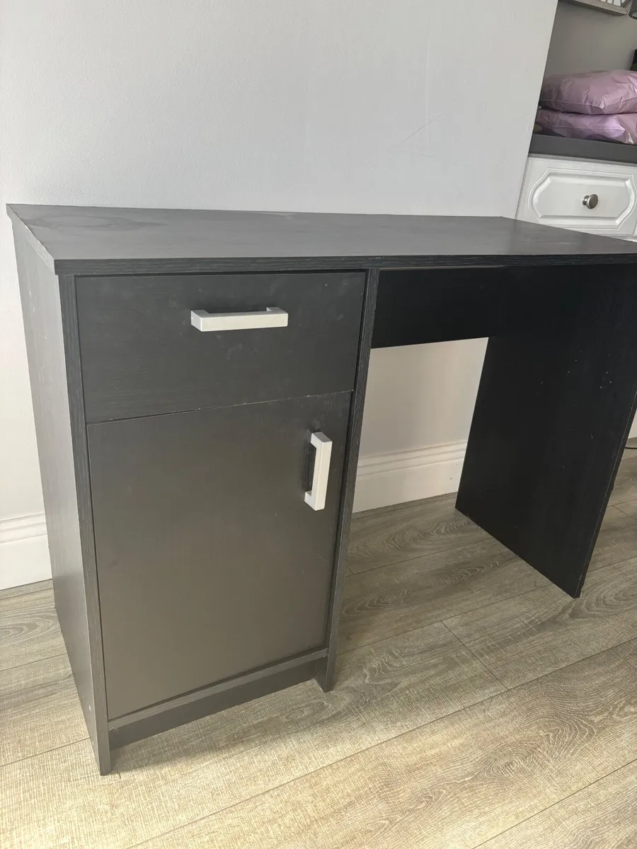 Desk & chair - Image 4