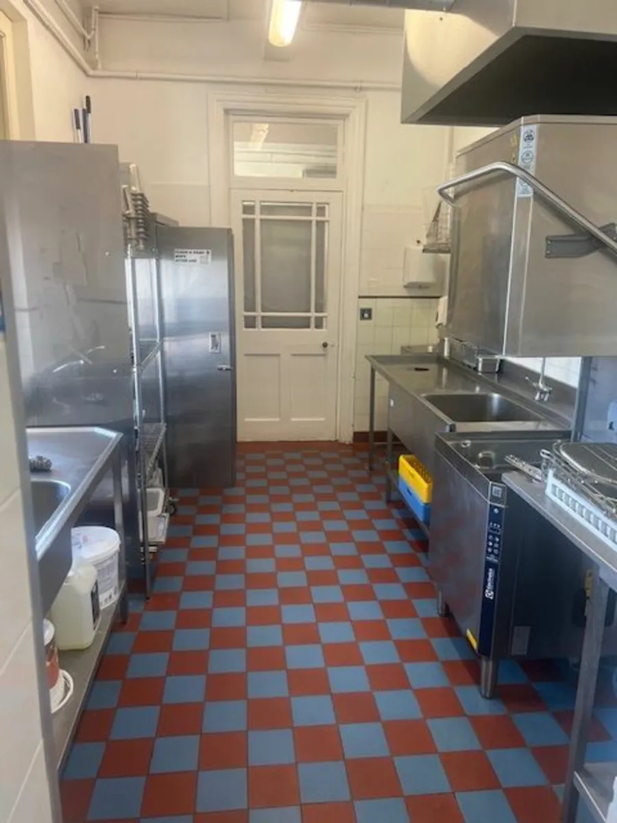 0863379074 production kitchen  unite to rent - Image 1