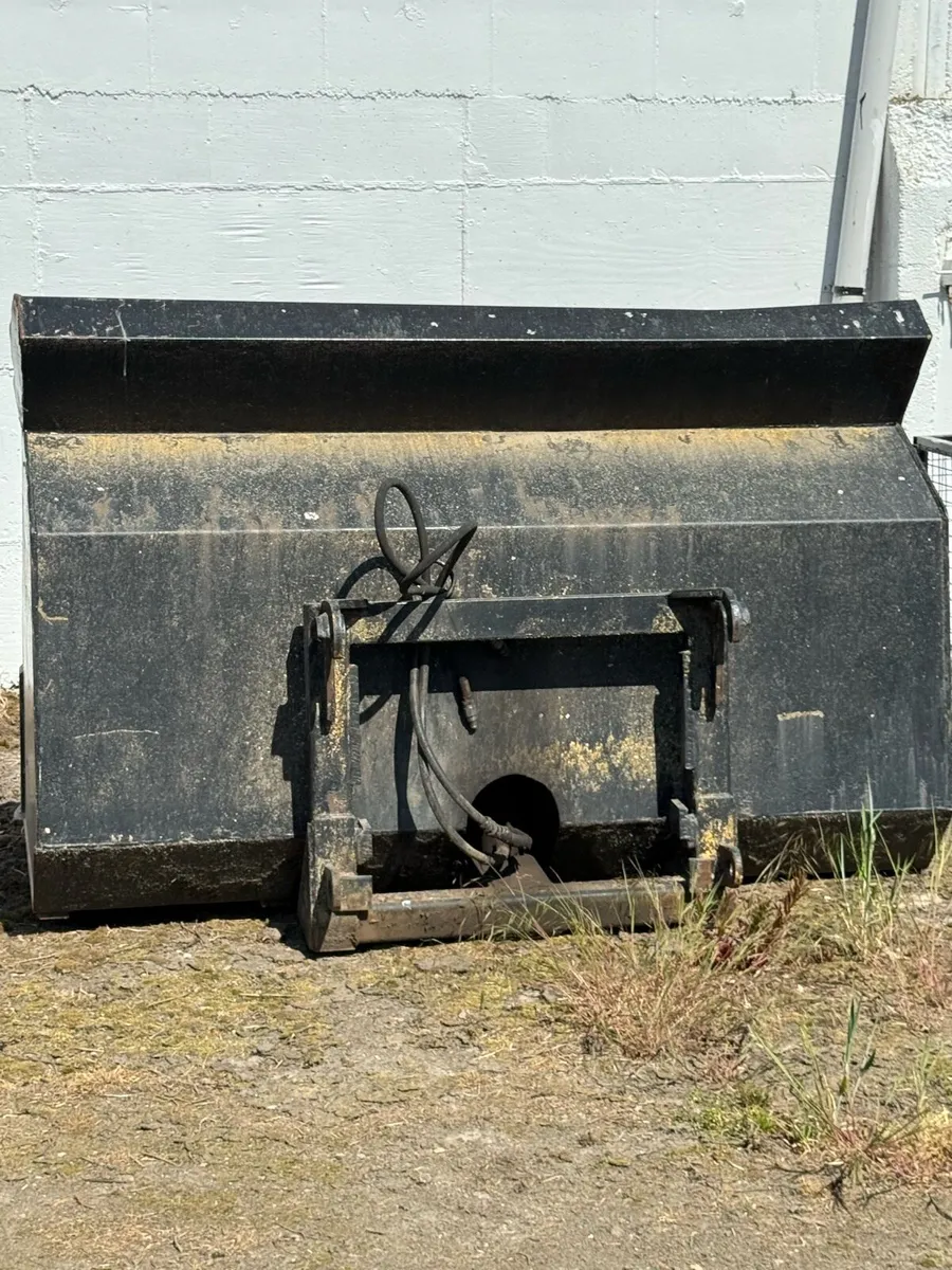 ⚫️** High tip bucket and  loader attachments ** - Image 1