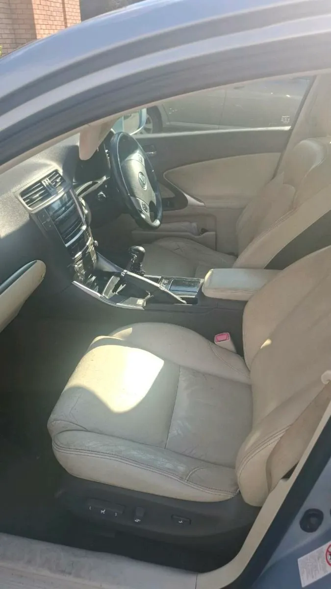 Lexus IS 200 - Image 4