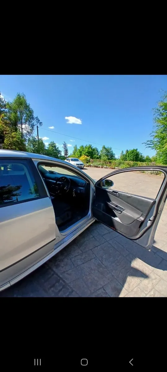 Volkswagen Passat 2009 - Image 3
