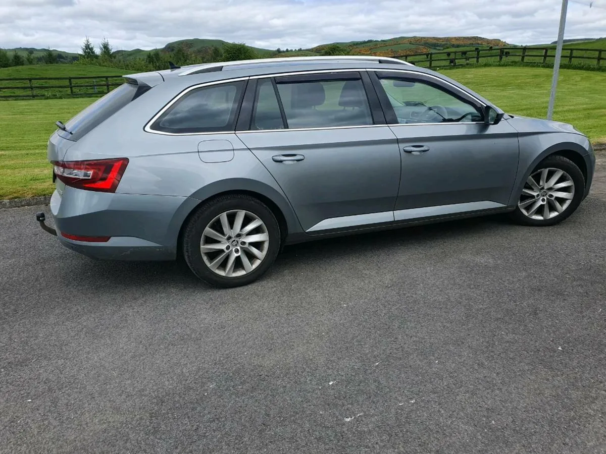 Car - Image 4
