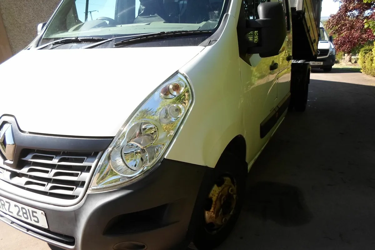 Renault Master 3.5 ton tipper - Image 3