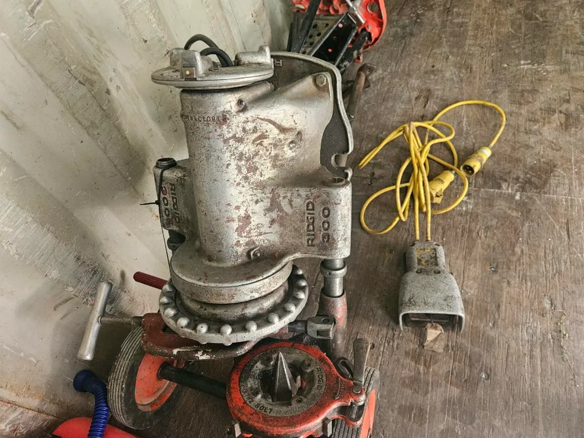 Ridgid 300 threading machine & tripod bench - Image 3