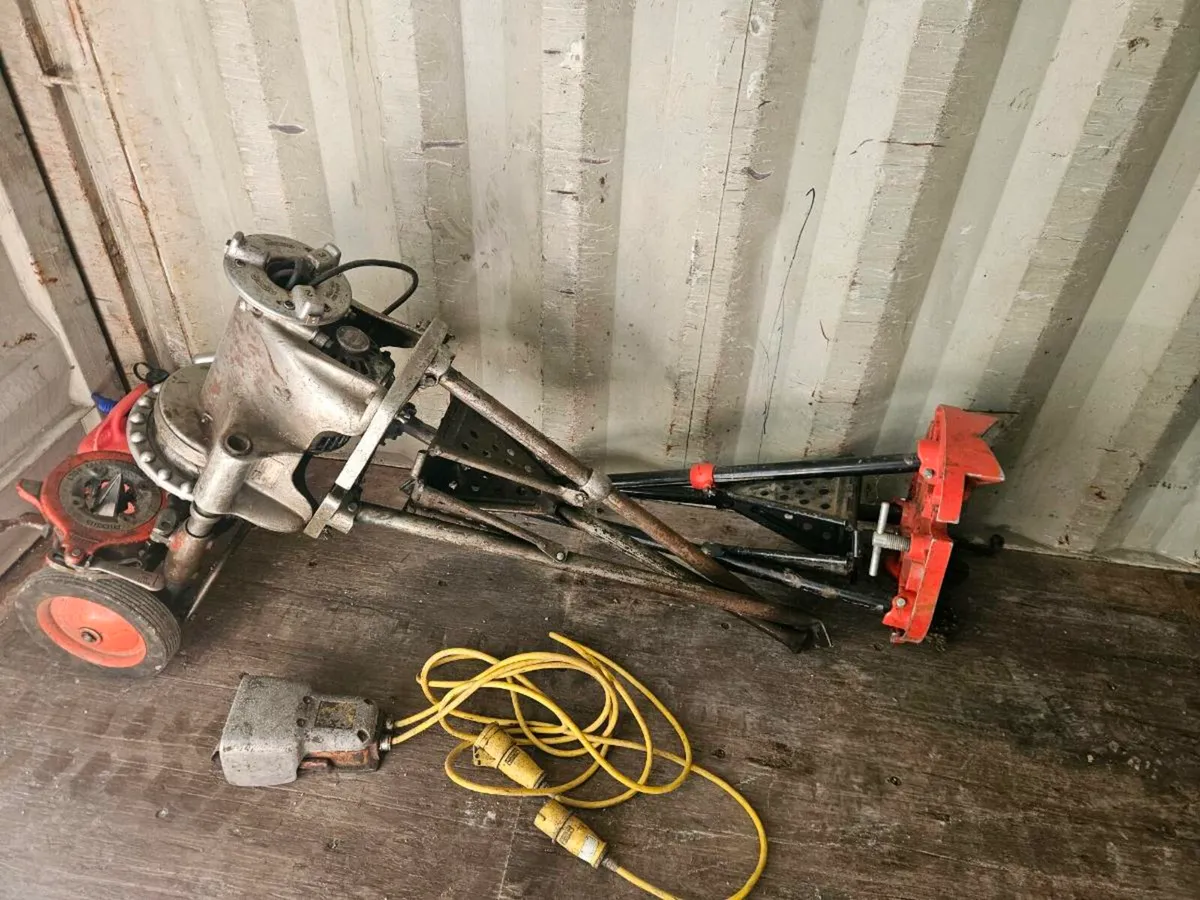 Ridgid 300 threading machine & tripod bench - Image 1