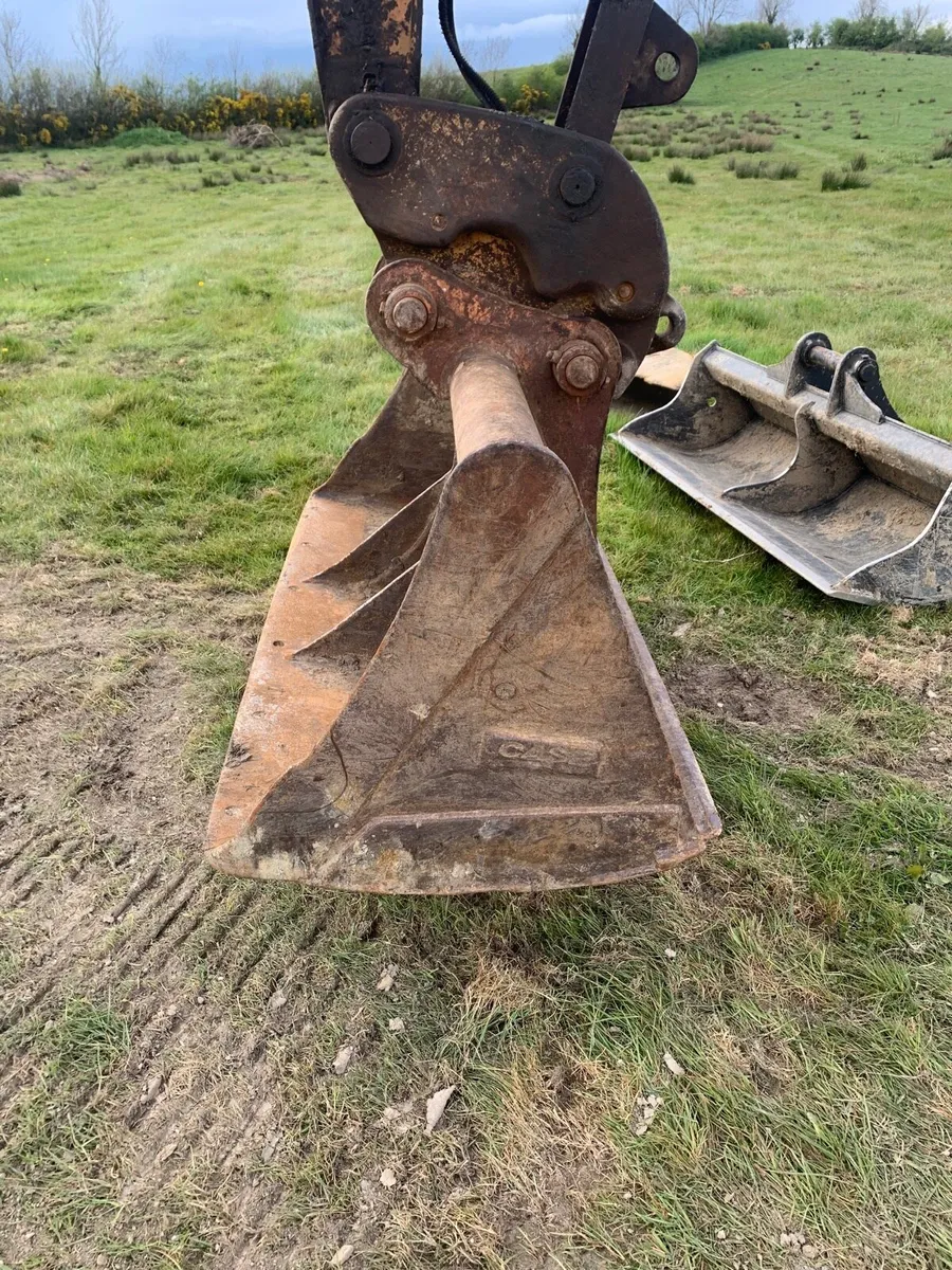 13 ton bucket 65mm pins - Image 1