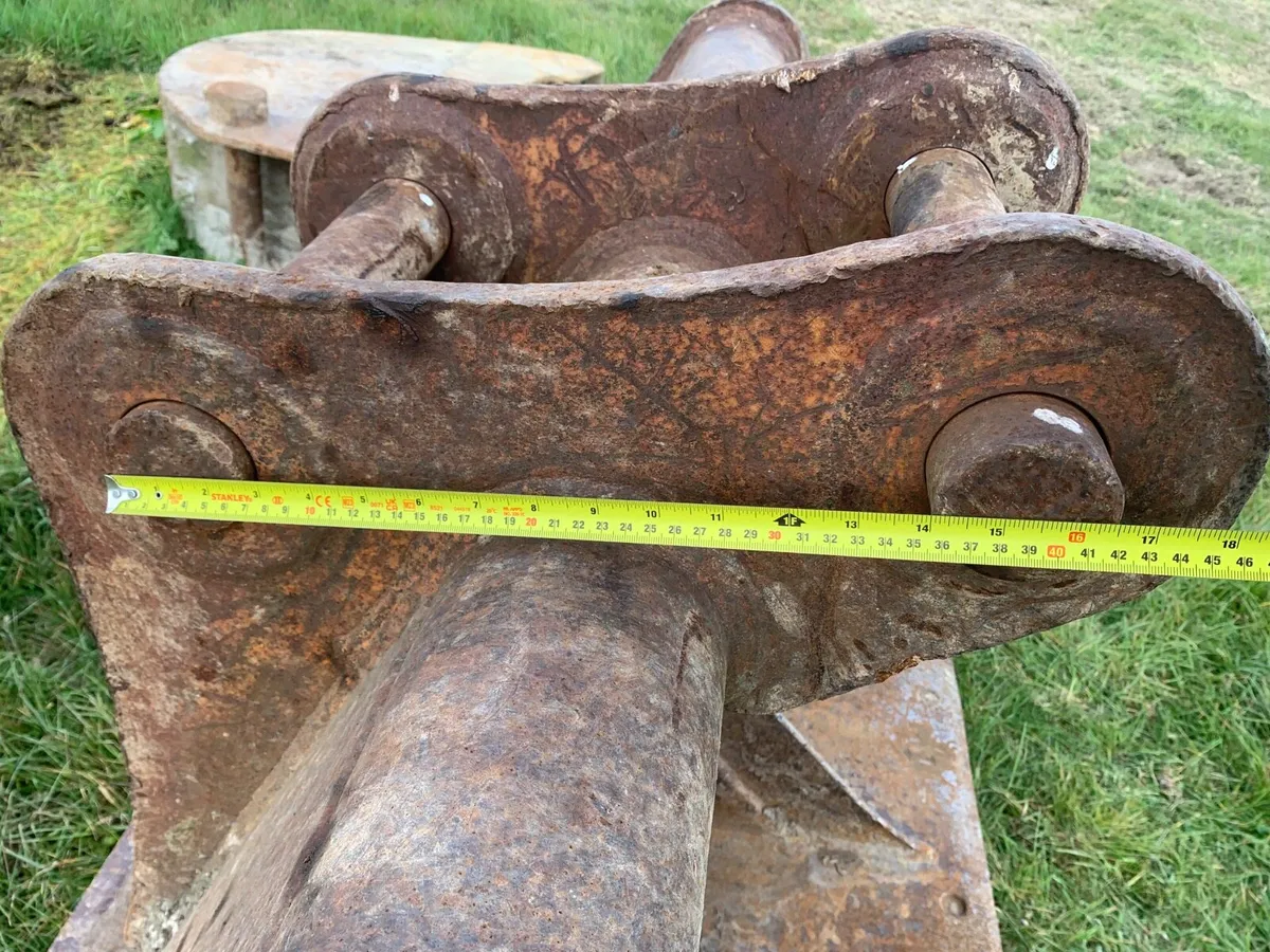13 ton bucket 65mm pins - Image 3