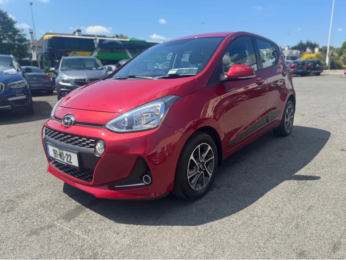 Hyundai i10 DELUXE 4DR - Image 2