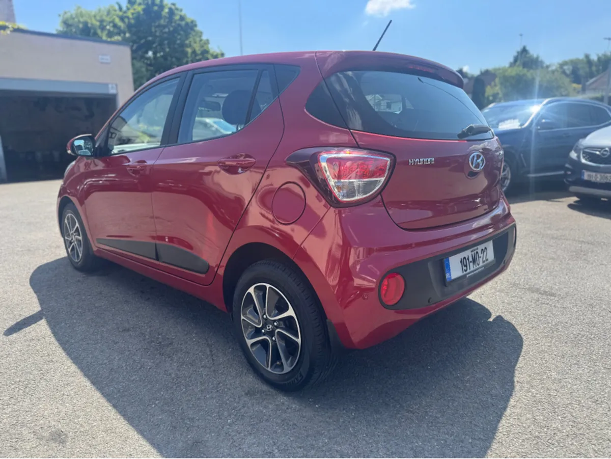 Hyundai i10 DELUXE 4DR - Image 3