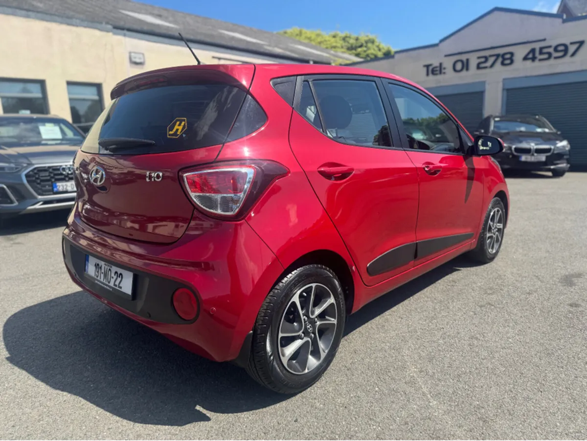 Hyundai i10 DELUXE 4DR - Image 4