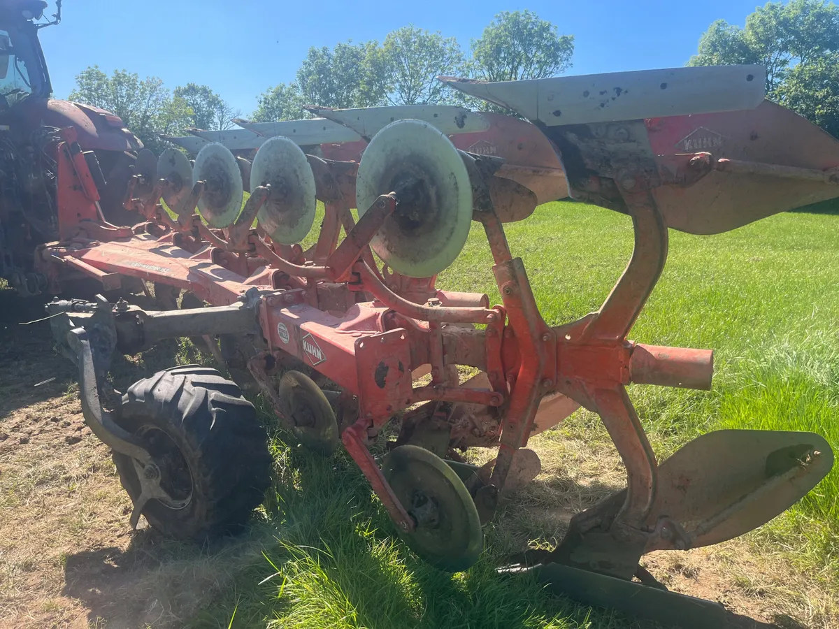 Used Kuhn 2022 5F 153 Reversible Plough - Image 1