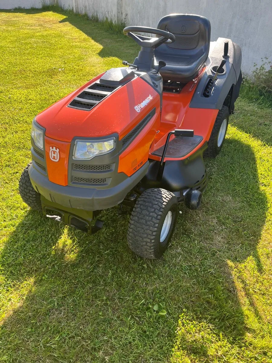 Husqvarna 17hp 38inch cut ride on lawnmower - Image 2
