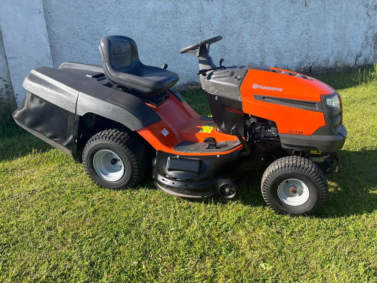 Husqvarna 17hp 38inch cut ride on lawnmower - Image 3