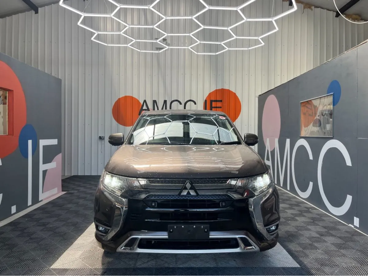 Mitsubishi Outlander 2.4 Hybrid / 75k KMs / Heate - Image 2