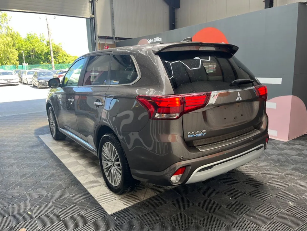 Mitsubishi Outlander 2.4 Hybrid / 75k KMs / Heate - Image 4