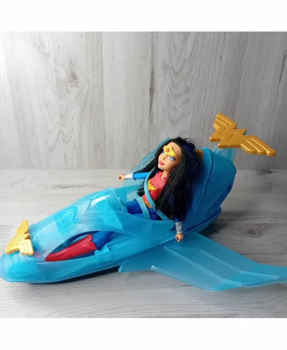 DC SUPER HERO WONDER WOMAN INVISIBLE PLANE JET + 1