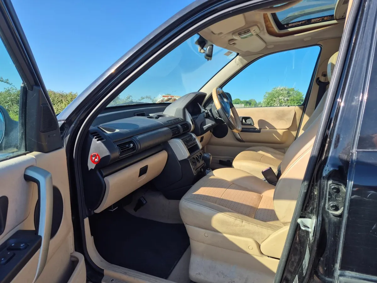 Land Rover Freelander 2005 with Tax & recent NCT - Image 3