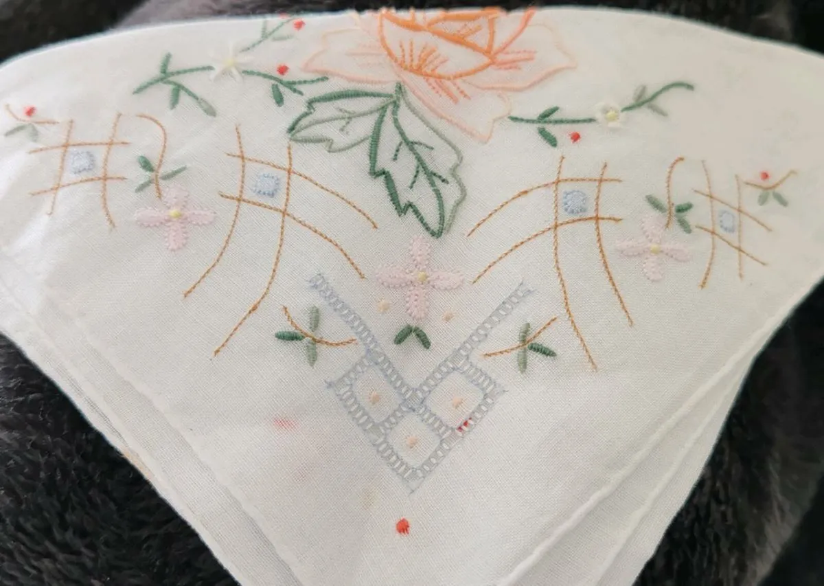 Vintage embroidered handkerchief - Image 2