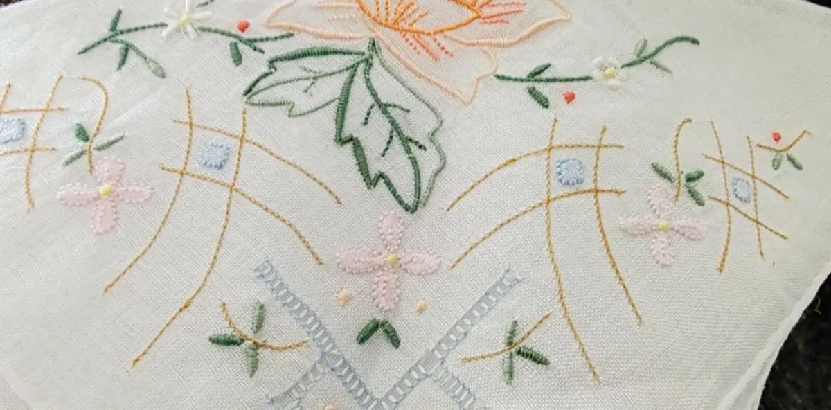 Vintage embroidered handkerchief - Image 4