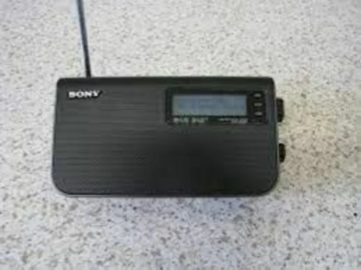 Portable Sony Digital DAB Radio+Batteries &Charger - Image 2