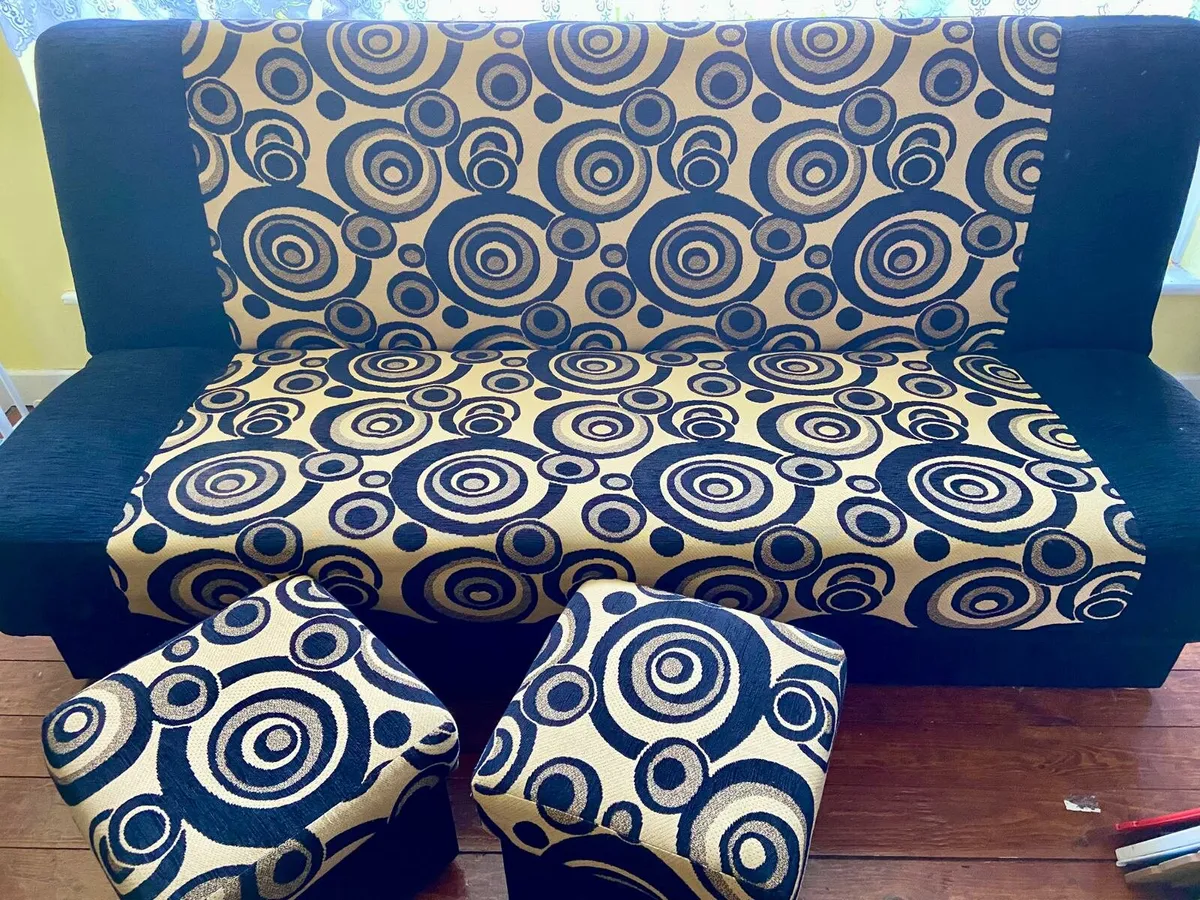 Sofa bed with two pouffes - great condition - Image 1