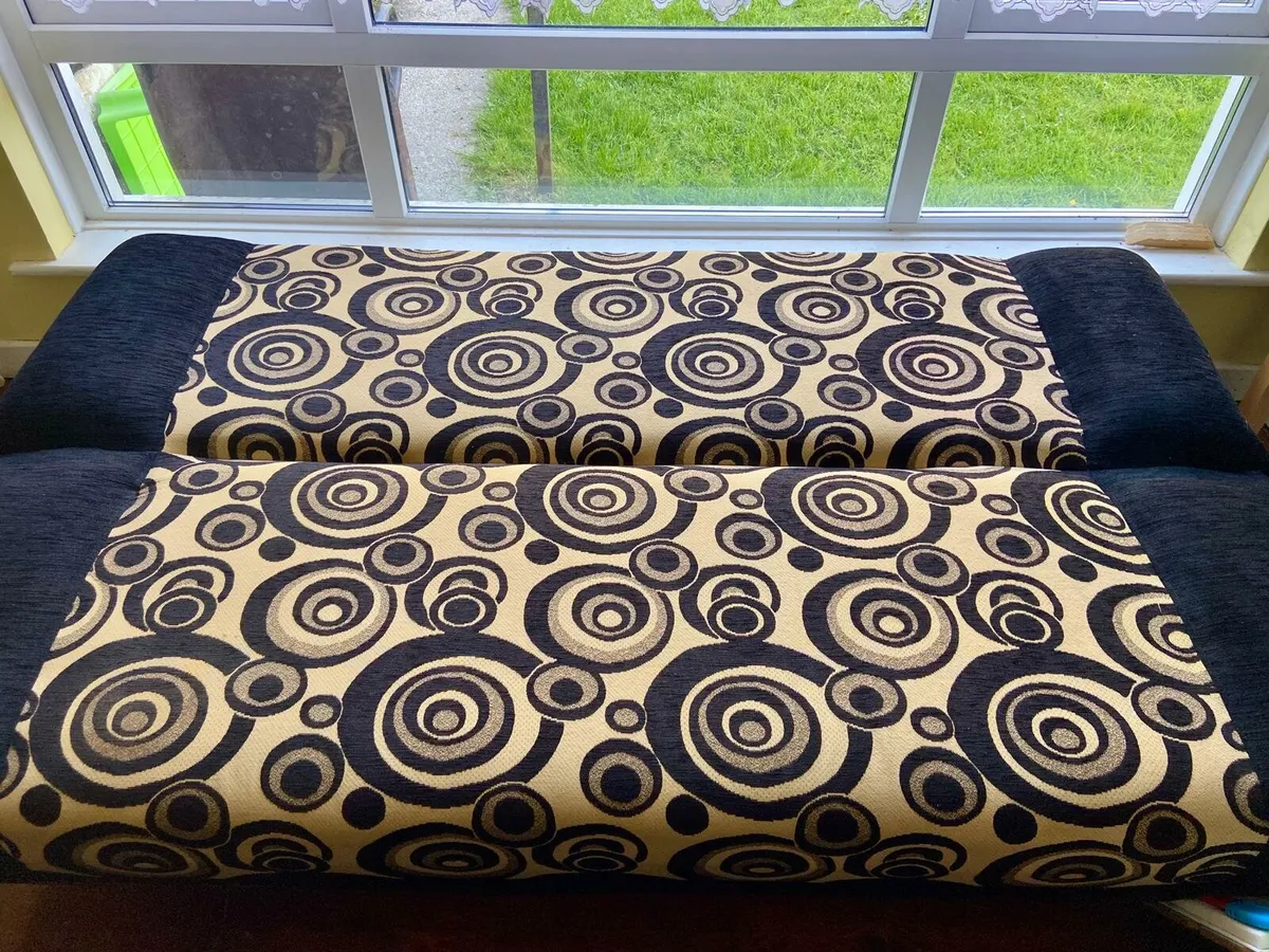 Sofa bed with two pouffes - great condition - Image 2