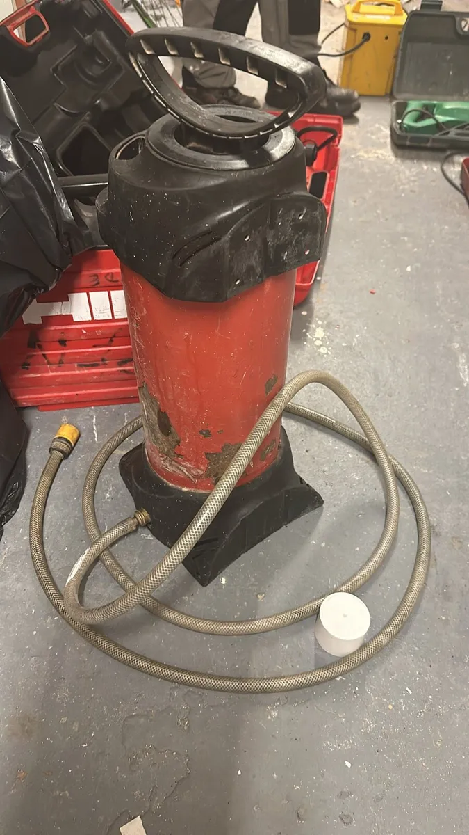 Wall mounted core drill and equipment - Image 1