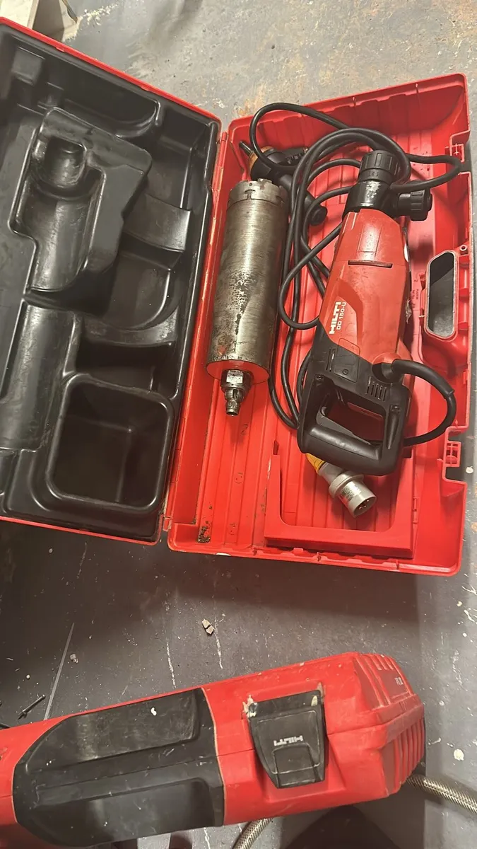 Wall mounted core drill and equipment - Image 3