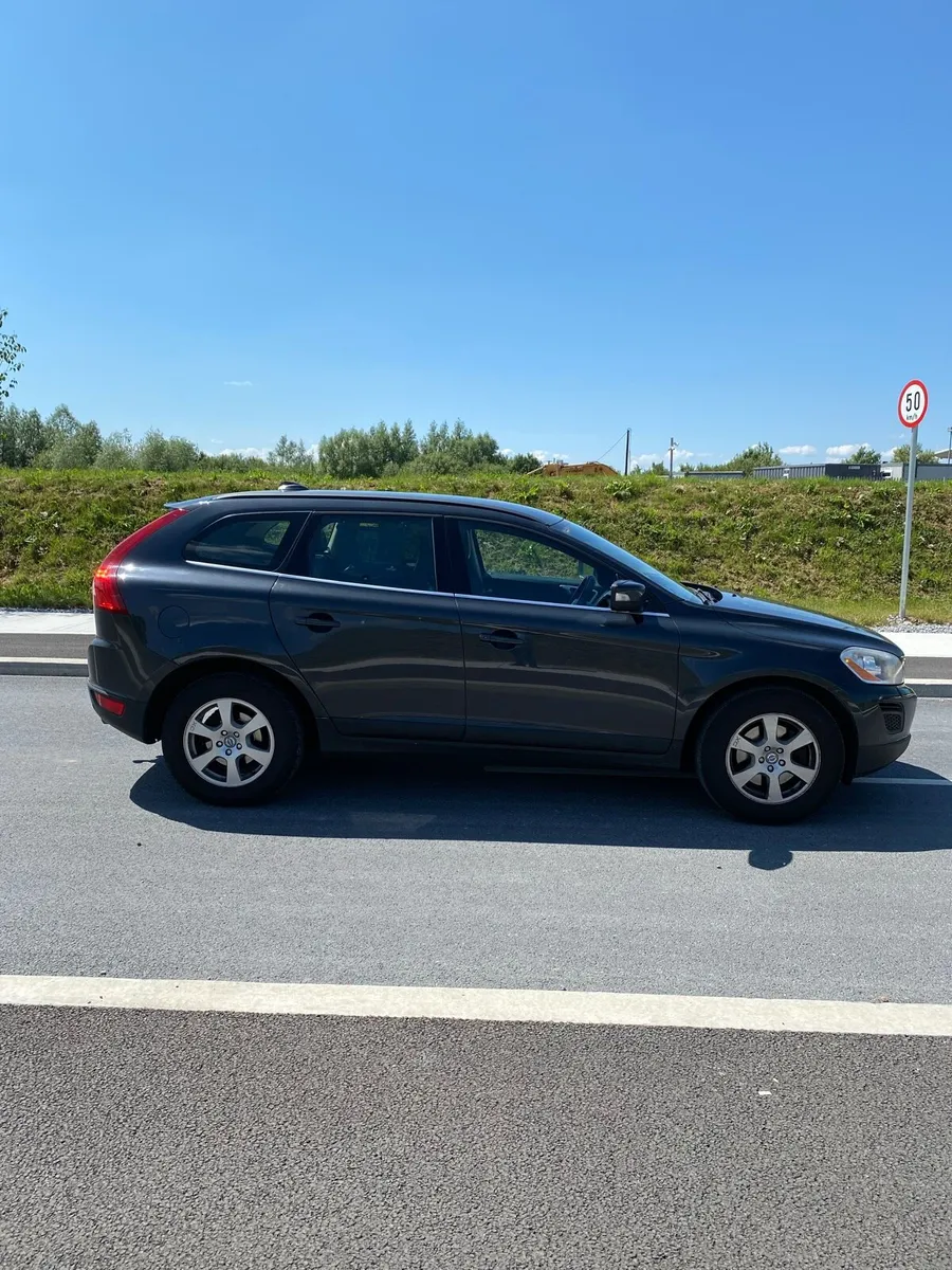 2012 Volvo xc60 - Image 3